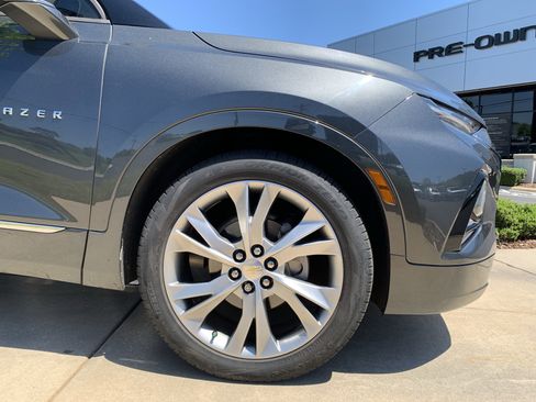 Used 2019 Chevrolet Blazer Premier w/ Sun and Wheels Package AWD/4WD image 13