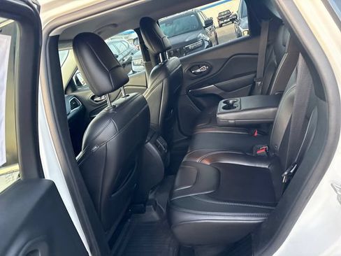 Used 2019 Jeep Cherokee Latitude Plus AWD/4WD image 20
