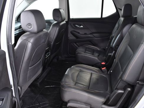 Used 2021 Chevrolet Traverse LT w/ LT Premium Package image 16