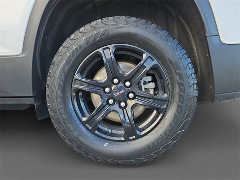 Used 2022 GMC Acadia AT4 w/ Preferred Package image 8