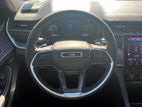 Used 2024 Jeep Grand Cherokee L Limited w/ Black Appearance Package AWD/4WD image 14