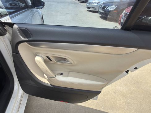 Used 2012 Volkswagen CC Lux Limited FWD image 18