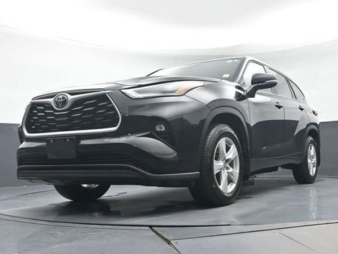 Certified 2025 Toyota Highlander LE image 35