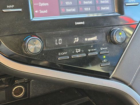 Used 2020 Toyota Camry SE FWD image 28