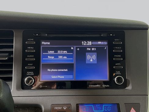 Used 2020 Toyota Sienna LE image 27