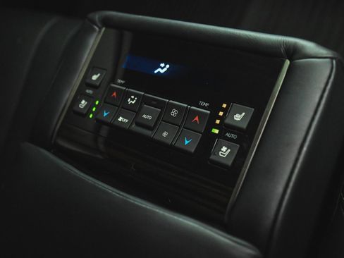 Used 2021 Lexus LX 570 4WD w/ Sport Package image 46