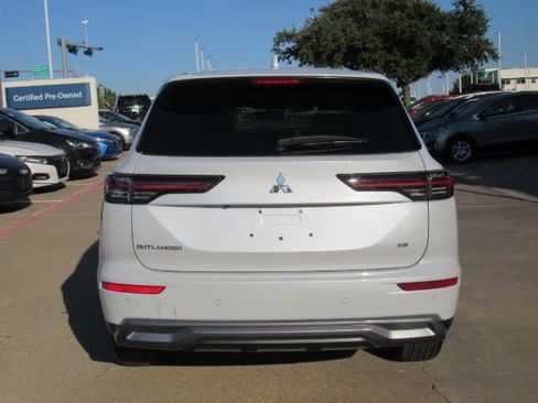 Used 2025 Mitsubishi Outlander SE image 7