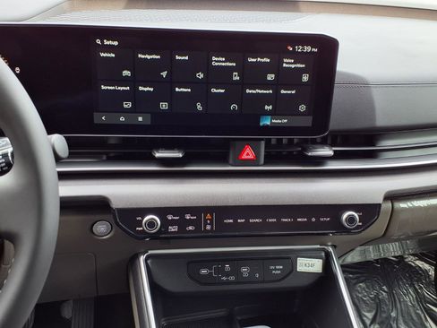 New 2026 Kia Carnival EX image 8