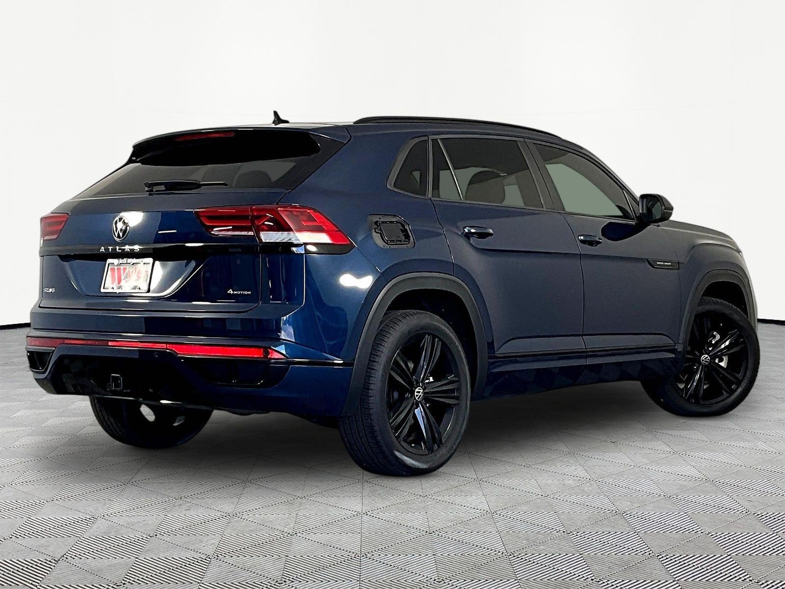 Used 2023 Volkswagen Atlas Cross Sport SEL R-Line AWD/4WD image 13
