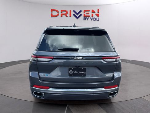 Used 2023 Jeep Grand Cherokee Overland w/ Luxury Tech Group IV AWD/4WD image 3