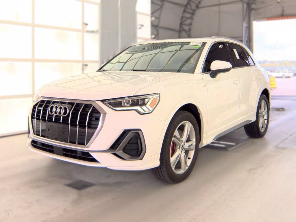 Used 2021 Audi Q3 2.0T Premium Plus w/ Premium Plus Package AWD/4WD image 2