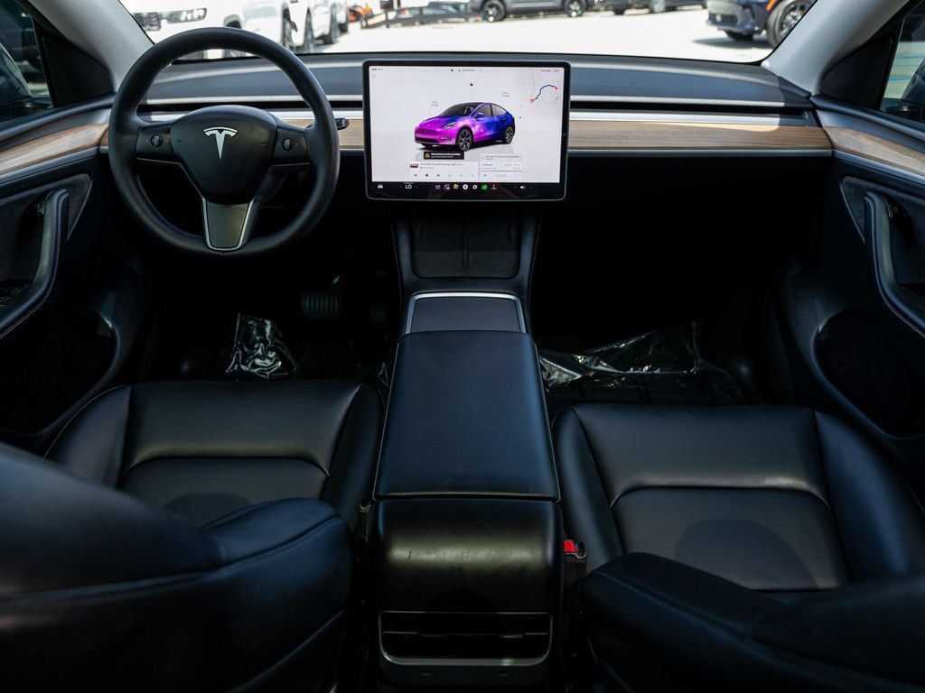 Used 2025 Tesla Model Y Long Range AWD/4WD image 27