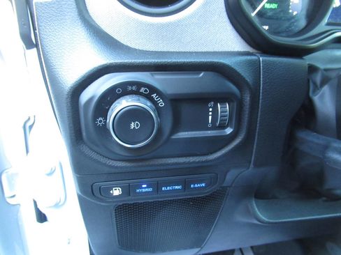 Used 2024 Jeep Wrangler Unlimited w/ Convenience Group AWD/4WD image 27