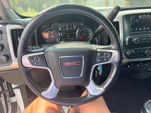 Used 2018 GMC Sierra 2500 SLE w/ SLE Preferred Package AWD/4WD image 17