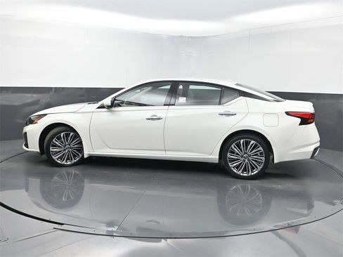 Used 2023 Nissan Altima 2.5 SL image 42