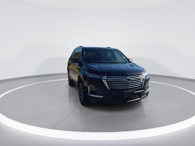 Used 2023 Chevrolet Traverse Premier FWD image 2