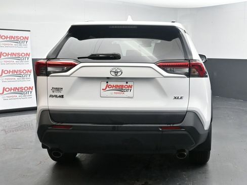 Used 2019 Toyota RAV4 XLE w/ Carpet Mat Package image 8