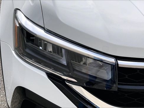 Certified 2022 Volkswagen Taos SE image 27