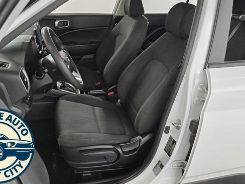 Used 2022 Hyundai Venue SE FWD image 23