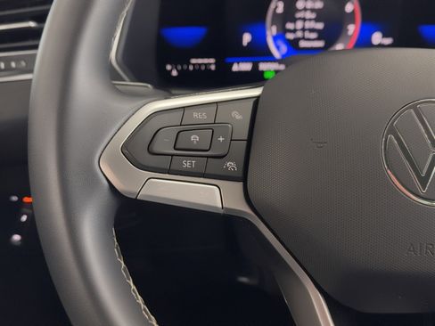 Used 2022 Volkswagen Tiguan SE image 21