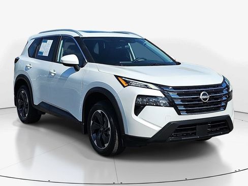 Used 2025 Nissan Rogue SV w/ SV Premium Package FWD image 3