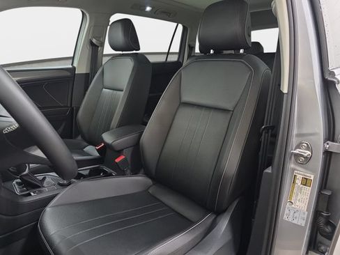 Used 2022 Volkswagen Tiguan SE AWD/4WD image 14