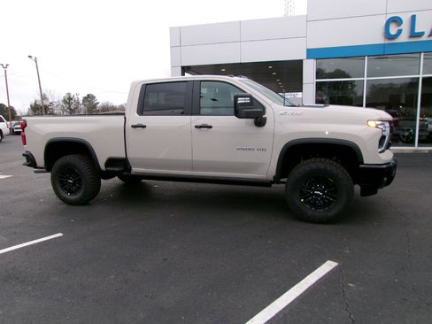 New 2026 Chevrolet Silverado 2500 ZR2 image 1