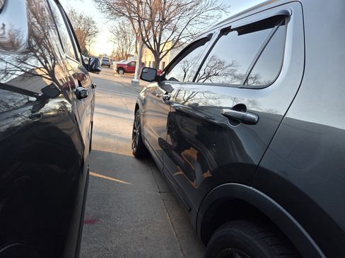 Used 2017 Ford Explorer XLT w/ Equipment Group 202A image 8