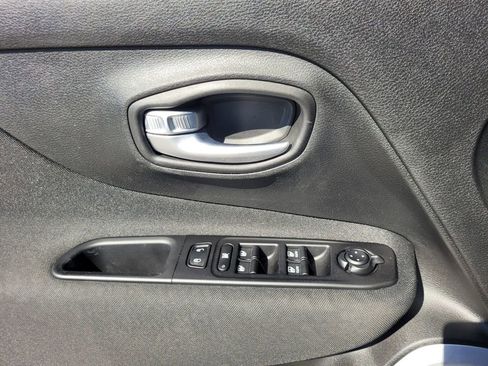 Used 2020 Jeep Renegade Latitude w/ Cold Weather Group image 23