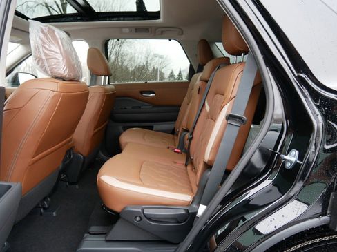 New 2026 Nissan Pathfinder Platinum image 6