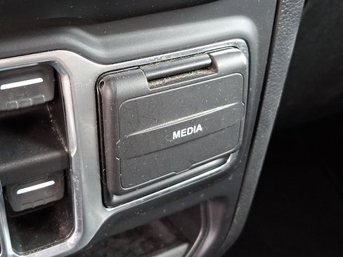 Used 2021 Jeep Gladiator Sport image 26