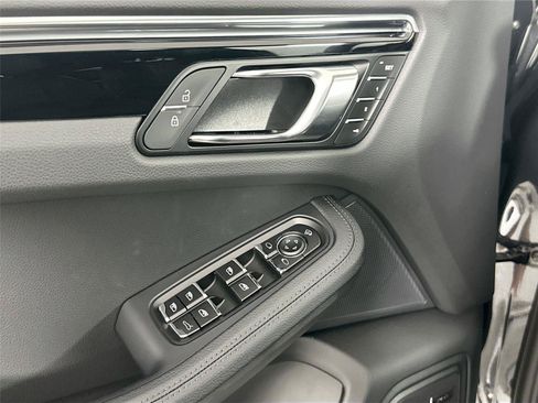 Certified 2026 Porsche Macan AWD/4WD image 31