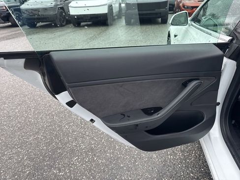 Used 2019 Tesla Model 3 Standard Range Plus image 30