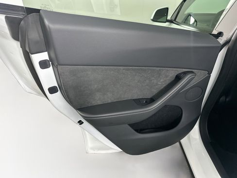 Used 2024 Tesla Model Y Long Range AWD/4WD image 26
