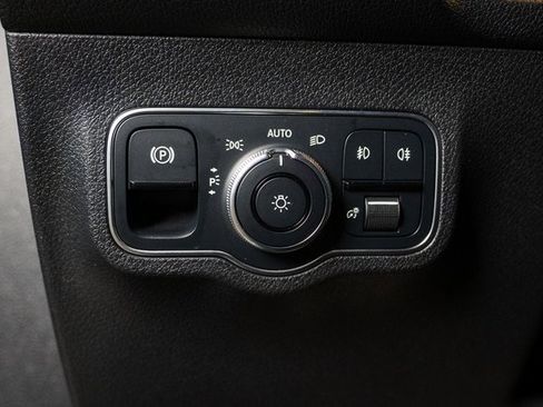 Certified 2022 Mercedes-Benz GLB 250 4MATIC image 16