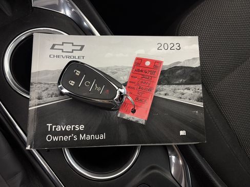 Used 2023 Chevrolet Traverse LT image 35