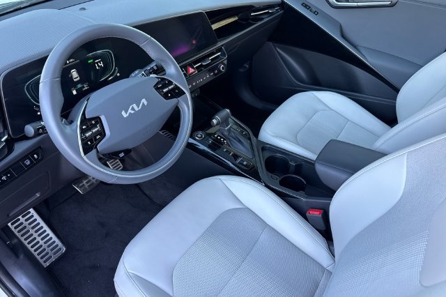 Certified 2025 Kia Niro EX Touring FWD image 12