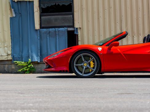 Used 2022 Ferrari F8 Tributo RWD image 12