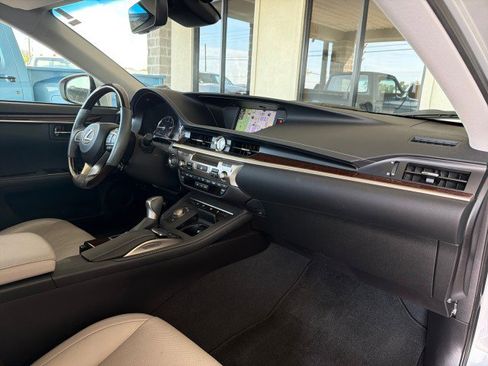 Used 2017 Lexus ES 350 w/ Luxury Package FWD image 23