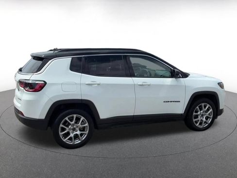 Used 2025 Jeep Compass Limited AWD/4WD image 12