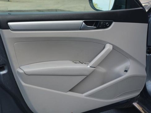 Used 2016 Volkswagen Passat 1.8T S image 10