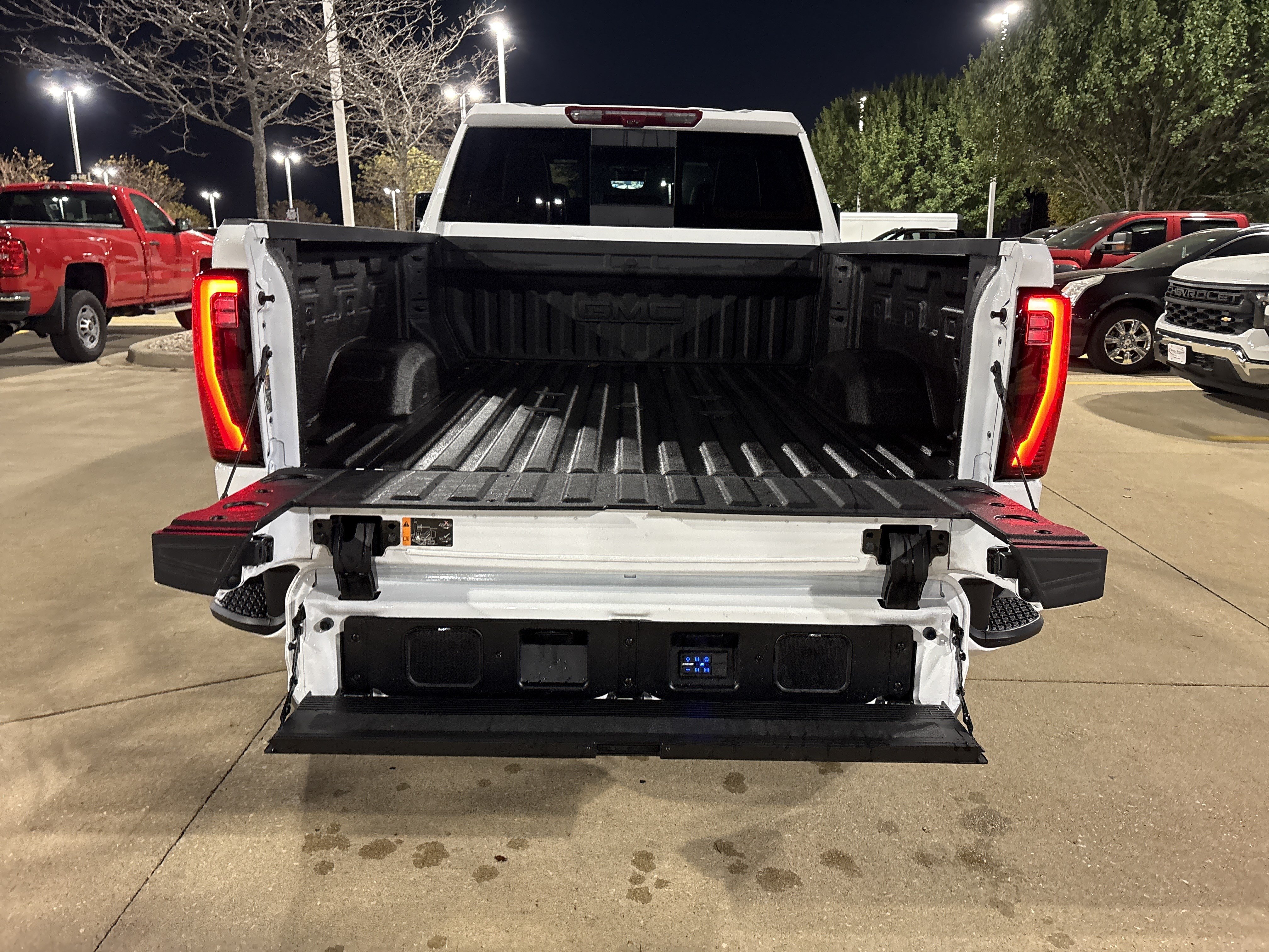 Used 2026 GMC Sierra 2500 Denali Ultimate AWD/4WD image 10