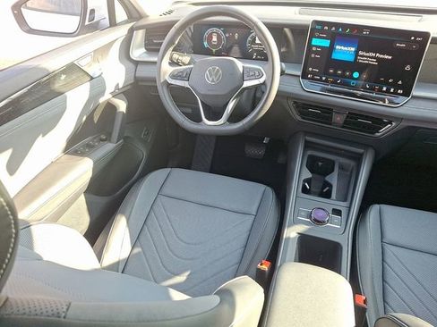 Certified 2025 Volkswagen Tiguan SE w/ Panoramic Sunroof Package image 14