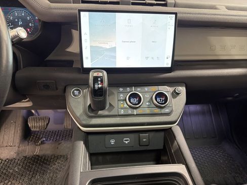 Used 2022 Land Rover Defender 110 X-Dynamic SE image 16