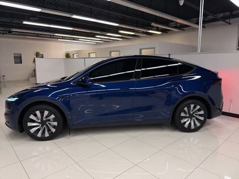 Used 2026 Tesla Model Y AWD image 7