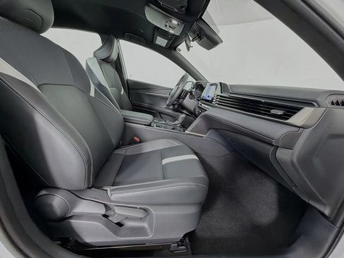 Used 2025 Toyota Camry SE FWD image 30