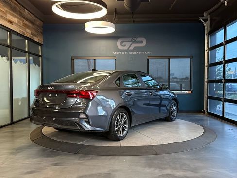 Used 2023 Kia Forte LXS FWD image 3