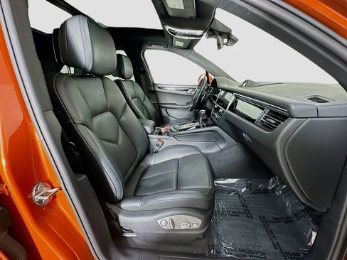 Certified 2023 Porsche Macan AWD/4WD image 30