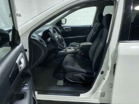 Used 2019 Nissan Pathfinder S AWD/4WD image 2