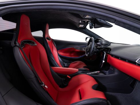 Used 2024 McLaren Artura RWD image 21
